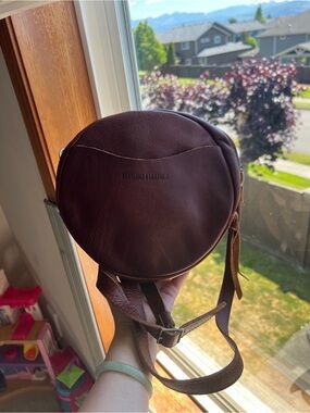 Portland Leather circle crossbody in Nutmeg